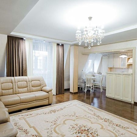 Cathedral Park And Pedestrian Zone Ultracentral Cozy Apartment In Kisinyov Kültér fotó