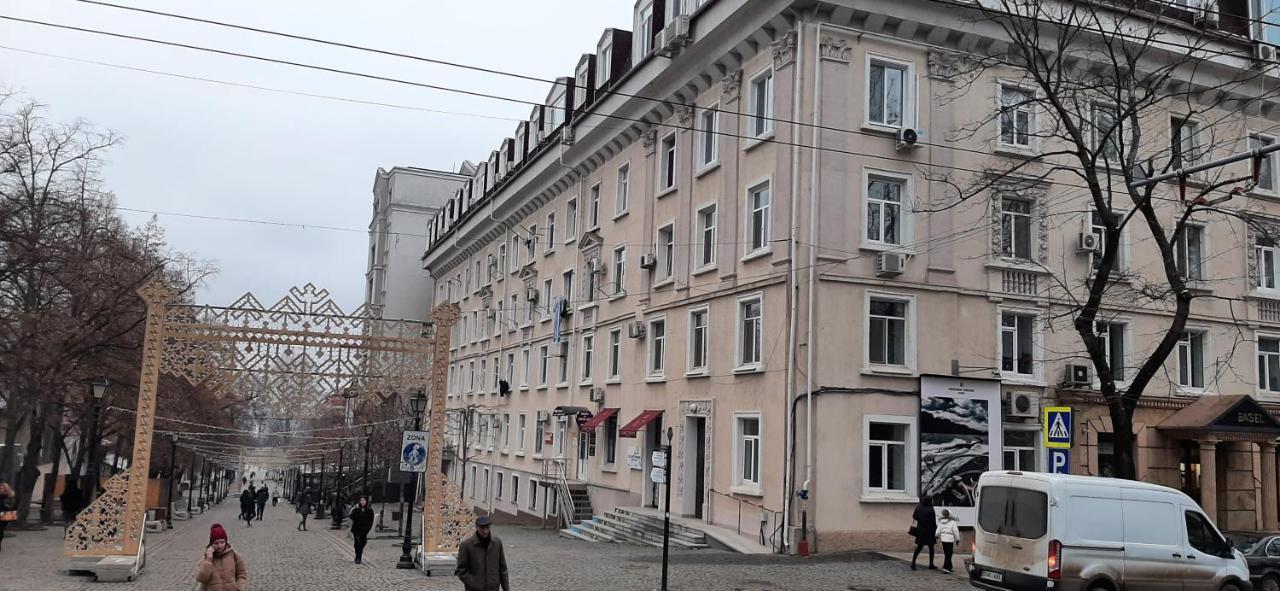 Cathedral Park And Pedestrian Zone Ultracentral Cozy Apartment In Kisinyov Kültér fotó