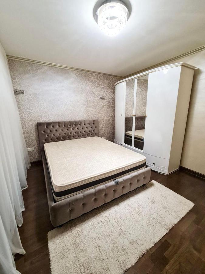 Cathedral Park And Pedestrian Zone Ultracentral Cozy Apartment In Kisinyov Kültér fotó