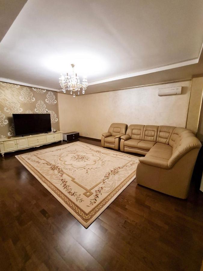 Cathedral Park And Pedestrian Zone Ultracentral Cozy Apartment In Kisinyov Kültér fotó