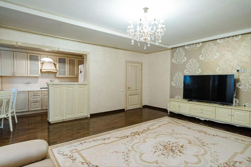 Cathedral Park And Pedestrian Zone Ultracentral Cozy Apartment In Kisinyov Kültér fotó