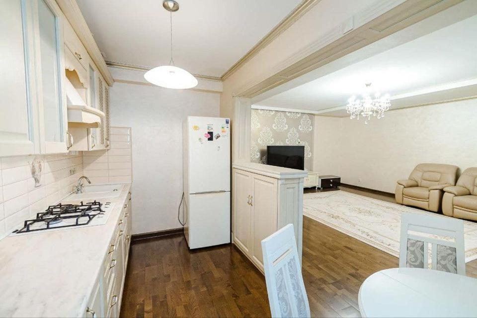 Cathedral Park And Pedestrian Zone Ultracentral Cozy Apartment In Kisinyov Kültér fotó