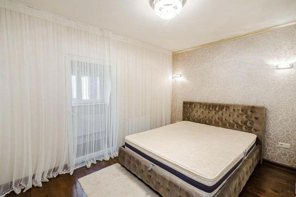 Cathedral Park And Pedestrian Zone Ultracentral Cozy Apartment In Kisinyov Kültér fotó