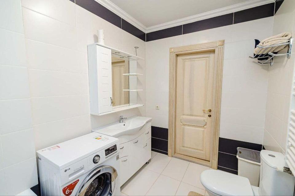 Cathedral Park And Pedestrian Zone Ultracentral Cozy Apartment In Kisinyov Kültér fotó